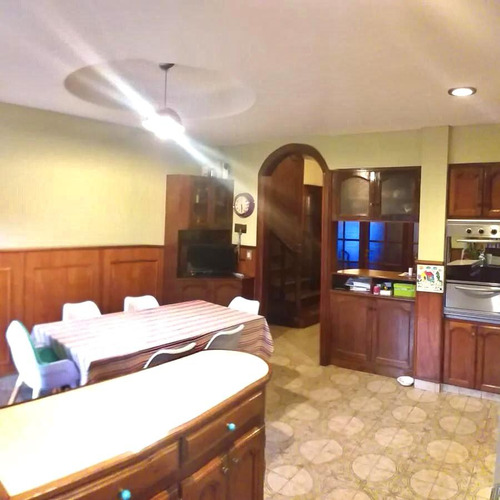 Casa 5 Ambientes Con Pileta - Banfield Este