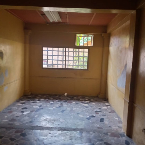 Casa En Venta Urbanización Las Flores Santa Teresa Del Tuy.