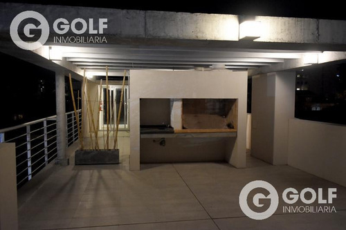 Ambiente En Parque Batlle Ideal Para Consultorio U Oficina, Con Patio Exclusivo.