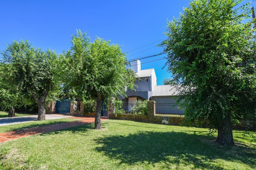 Casa De 3 Dormitorios En Venta Con Pileta - Aldea - San Eduardo