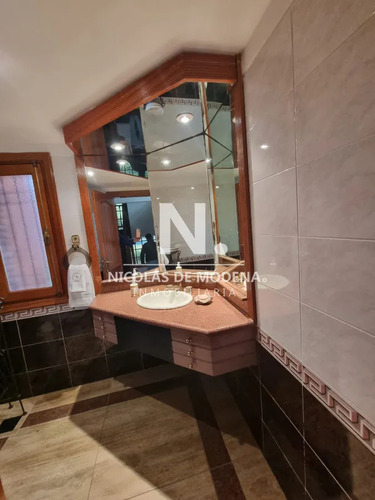 Vende Espectacular Casa En Beverly Hills - Punta Del Este De 2 Plantas Con Piscina, Parrillero