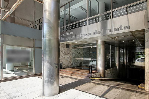 Oficina De 430 M2 En El Centro. Piso Alto, Vista Abierta, Muy Buen Estado