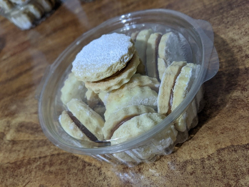 Alfajores Maizena De Casa S/. 20 = Medio Ciento