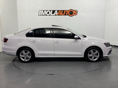 Imagen 8 de 12 de Volkswagen Vento 1.4t Comfortline Dsg Mt 2017-imolaautos