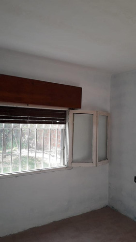 Casa En Venta - 2 Dormitorios 1 Baño - 300mts2 - Lomas De Zamora