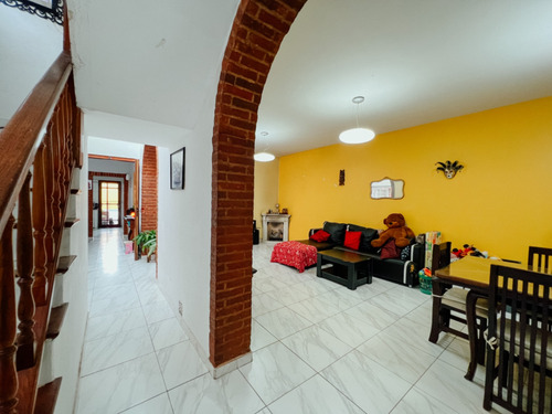 Imagen 7 de 16 de Espectacular Casa En Venta En Banfield Oeste Con 6 Amb, Parque Y Piscina