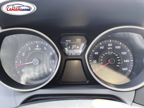 Hyundai Elantra Automatico