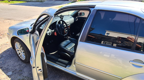 Volkswagen Bora 1.8 Highline T 180cv Cuero
