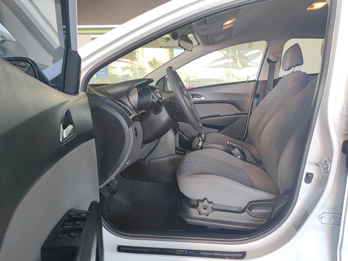 Imagem 4 de 15 de Hyundai Hb20s 1.6 Comfort Plus 16v 2016