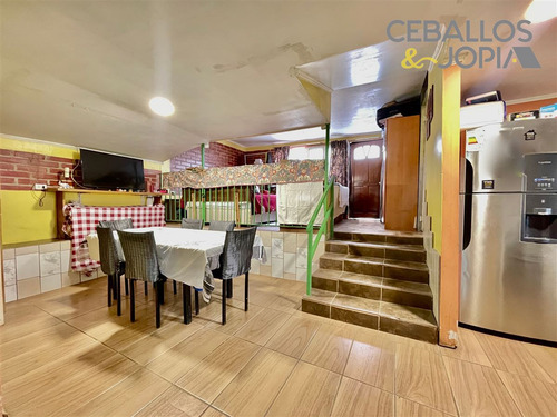 Casa En Venta De 4 Dorm. En Villa Alemana