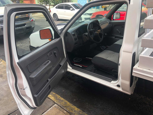 Imagen 8 de 14 de Nissan Np300 2010 Diesel 4 X 2 Nacional Estaquitas