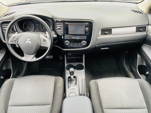 Mitsubishi Outlander 7 Psj At 4x2 2015 2400cc