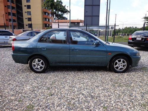 Imagen 4 de 14 de Mitsubishi Signo Glx 2010 Automático