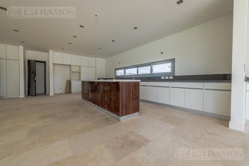 Imagen 10 de 21 de Casa En Venta En El Golf