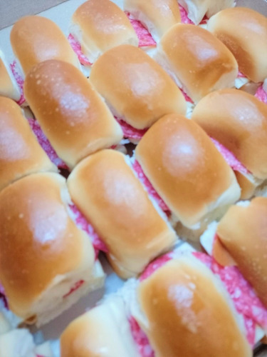 Catering Premium Lunch Para 30/35 Personas + Mesa Dulce