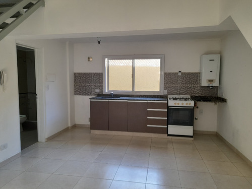 Alquiler 2 Ambientes Frente En Dúplex- Bajas Expensas. Villa Luro