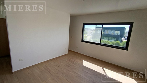 Casa En Venta Sobre Lote Interno En Barrio Ceibos Puertos