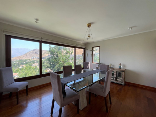 Moderna Casa Con Espectacular Vista A La Cordillera