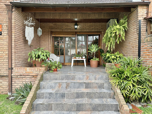 Espectacular Casa En Acassuso De Av. Libertador Al Rio.