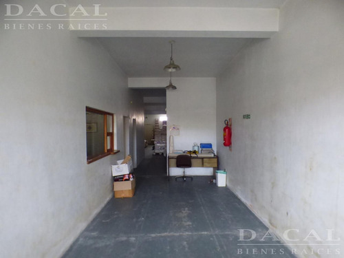 Depósito En Venta En La Plata Calle 119 E/ 526 Y 527 Dacal Bienes Raices