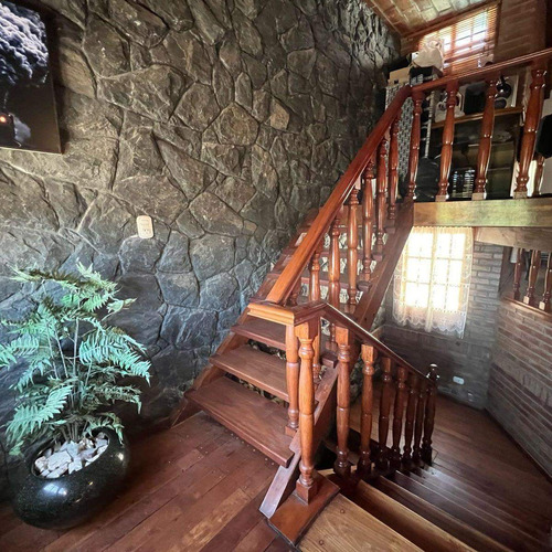 Venta Casa Con Piscina Y Local Sobre Avenida En Villa Allende Lomas