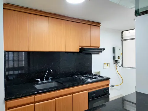 Arriendo De Apartaestudio En Altos Del Poblado, Poblado