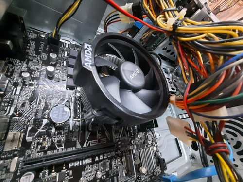 Imagen 3 de 9 de Pc Gamer Amd Ryzen 5 3400g 8gb Ram A320 M K Mother Ssd 240gb