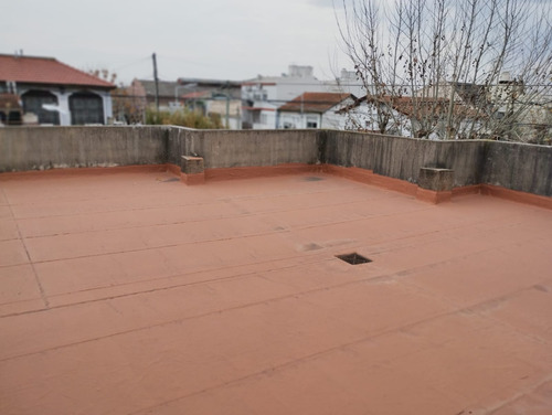 Consultorio/local En Esquina 2 Plantas + Espacio Aéreo. Posibilidades De Ampliacion!