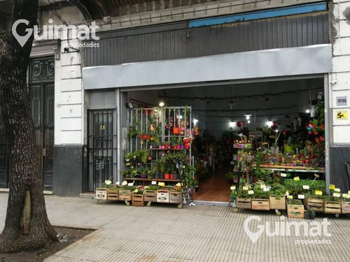 Imagen 2 de 19 de Excelente Local Sobre Av. Independencia Y Castro Barros 8 Mts De Frente. Sin Expensas