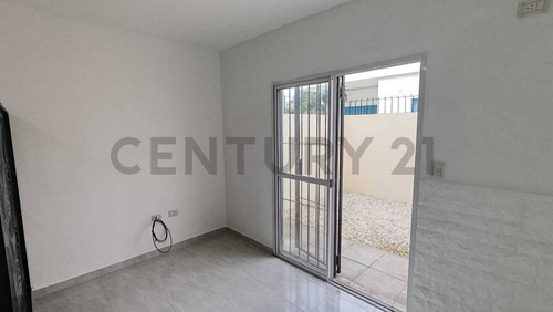 Ph En Venta Castelar Con Patio Y Cochera Apto Prefesional Y Apto Credito.