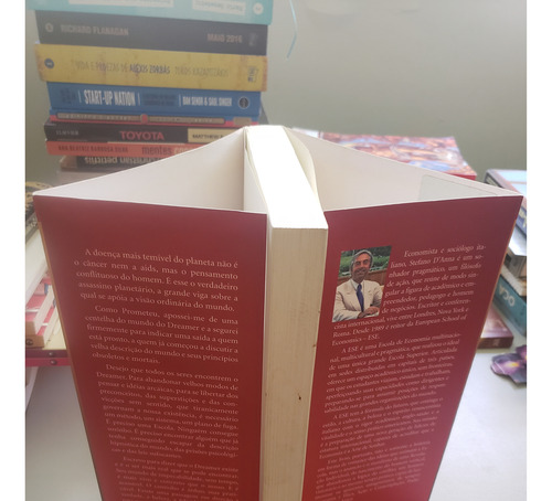 A Escola Dos Deuses: Formação De Líderes Na Nova Economia - Elio D'anna - Português - Novo Século - 1ª Edição - Volume 1 - Grande - Com Índice - 2019