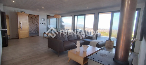 Casa Moderna. Rocas Del Mar Los Molles 3d 2b 5804 M2