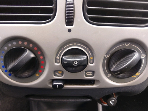 Imagem 11 de 11 de Fiat Siena Fire 1.0 8v (flex) Flex Manual