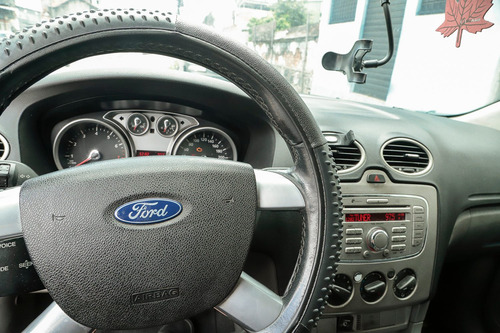 Ford Focus Sedan Glx 2.0 16v (flex)