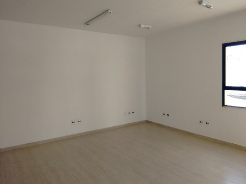 Imagem 2 de 6 de Ótima Localização - Próximo Centro Comercial Vila Arens - 50428 - 31990377