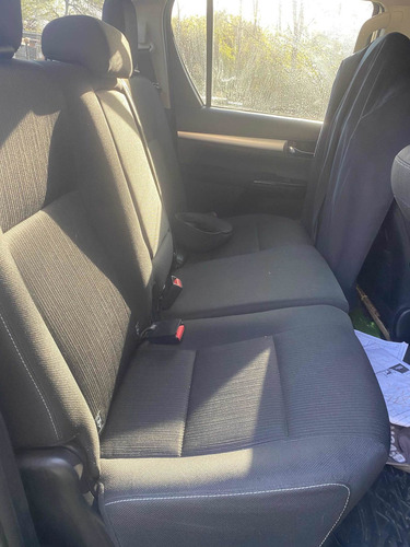 Imagen 2 de 8 de Toyota Hilux 2021 2.8 Cd Sr 177cv 4x4