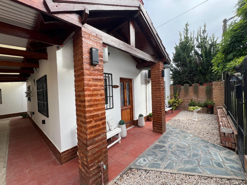 Impecable Casa Sobre Calle 26 De Julio (barrio Escribano)