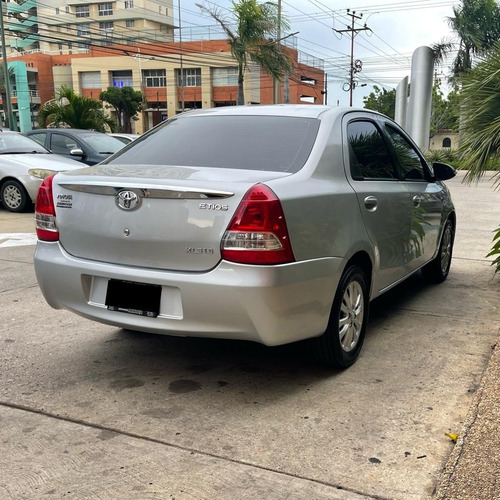 Imagen 2 de 9 de Toyota Etios