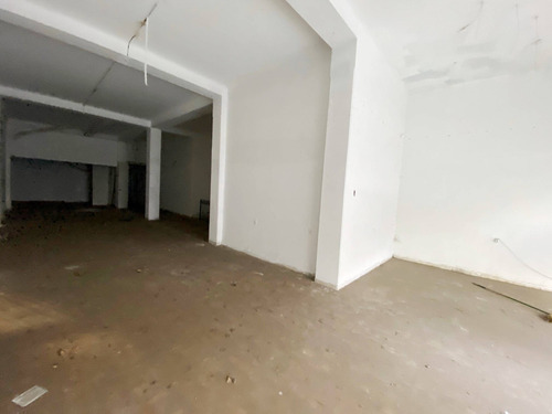 Imagen 3 de 4 de Alquiler - Excelente Local Comercial Sobe Av. 18 De Julio Con 250 M2, Cordã³n - 18 De Julio Y Pablo De Marãa