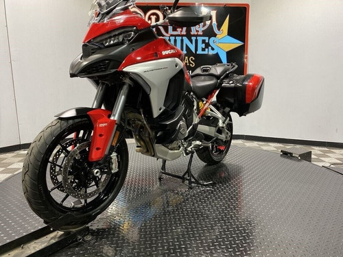 Imagen 3 de 4 de 2022 Ducati Multistrada V4s Ducati Red Alloy Wheels