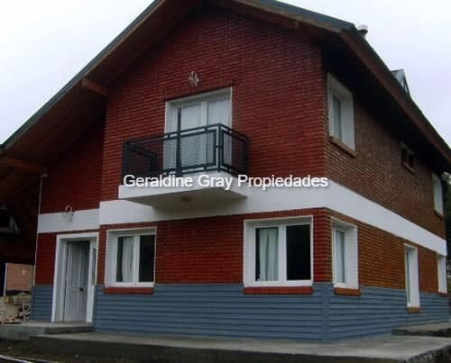 Casa En Venta De 3 Dormitorios C/ Cochera En Villa Pehuenia