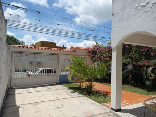 Aslibel Melédez Vende Espaciosa Casa Al Este De Barquisimeto