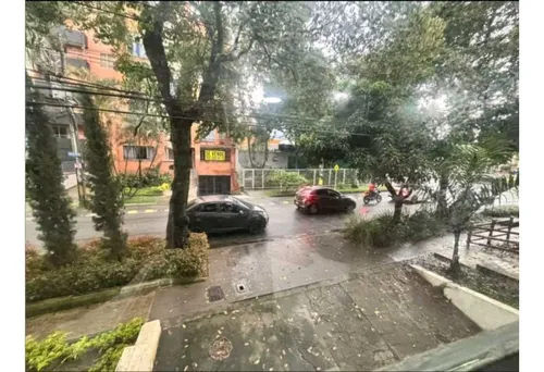 Venta De Casa + Apartaestudio, Primer Piso, Licencia Airbnb, Laureles