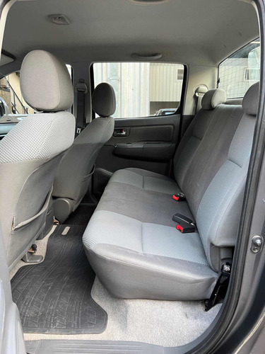 Imagen 9 de 12 de Toyota Hilux 3.0 Cd Srv 171cv 4x4 /// 2015 - 176.000km