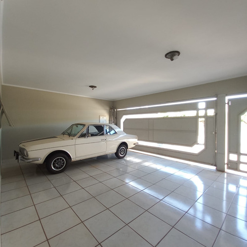 Excelente Casa, Com Grande Área De Lazer