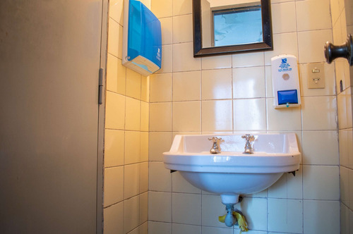 Imagen 13 de 30 de Oficina En Venta En Plaza De Mayo- Baño Y Cocina