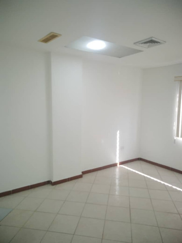 Imagen 3 de 12 de Oficina Comercial En El Parral, Valencia 04127407774 (lemof-015)