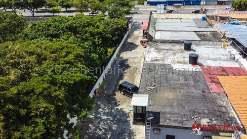 María Martínez Te Ofrece En Alquiler Este Espacioso Local Comercial Al Este De Barquisimeto, Piso De Granito, Área De Cocina, Ideal Para Centro Médico, Estético, Oficinas, Seguridad 24/7.