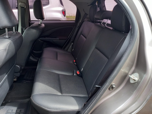 Imagem 3 de 15 de Etios Hatch Xls 1.5, Automatico, 2018/2019, Cinza