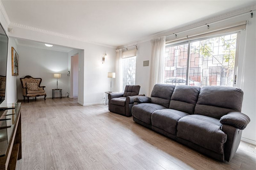 Casa En Venta De 3 Dorm Con Dpto Independiente. Las Condes